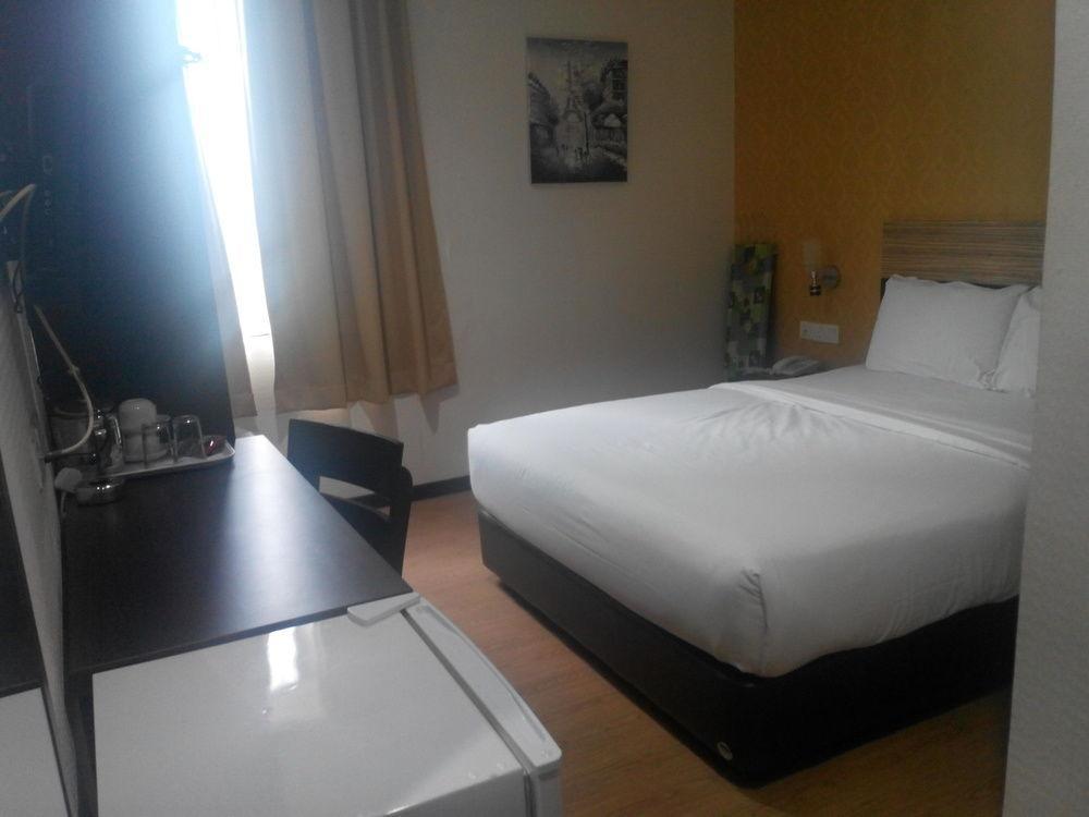 7 Heaven Boutique Hotel Пасир Гуданг Екстериор снимка