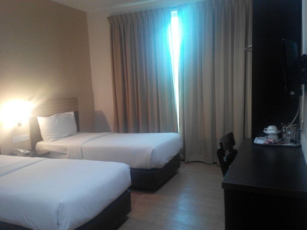 7 Heaven Boutique Hotel Пасир Гуданг Екстериор снимка