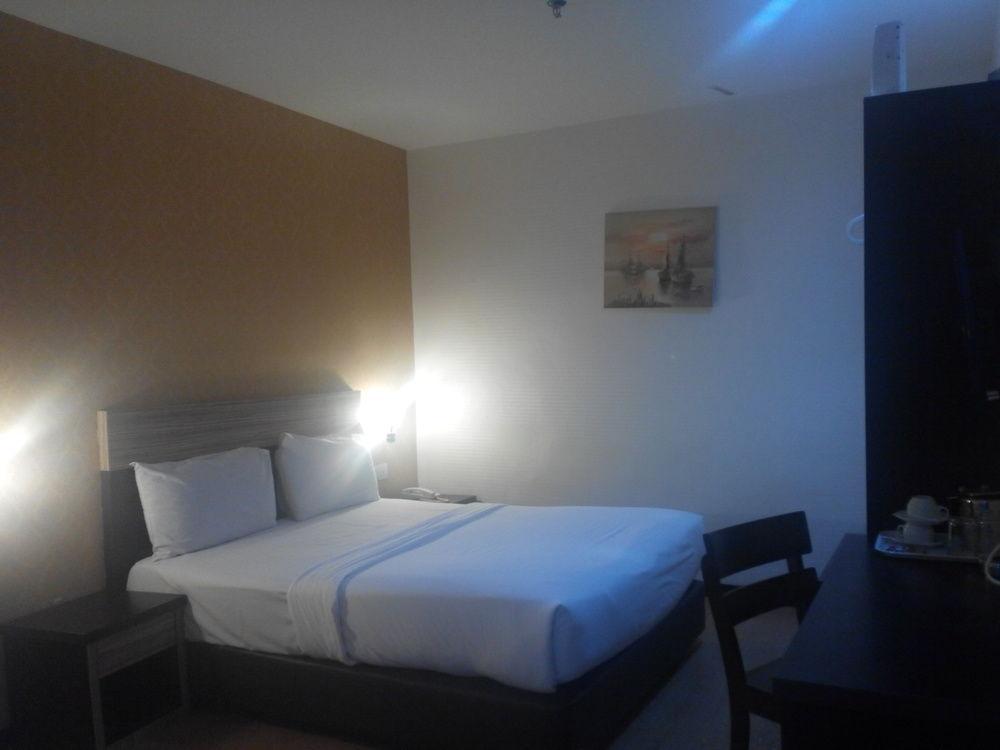 7 Heaven Boutique Hotel Пасир Гуданг Екстериор снимка